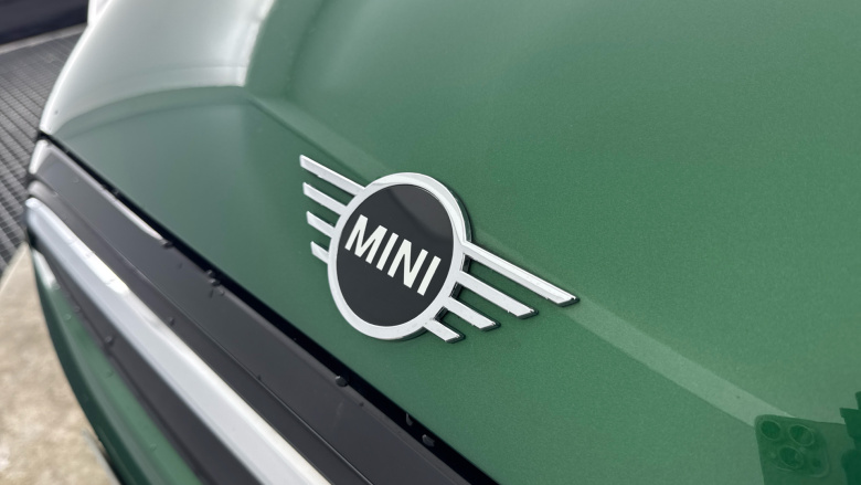 MINI Hatchback 1.5 Cooper Classic 3dr Auto [Comfort/Nav Pack] Petrol Hatchback